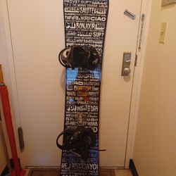 PROFESSIONAL COSTUME BURTON BULLET SNOWBOARD, MINT CONDITION,10 INCH WIDE,5 FEET TALL ONLY PICK UP 