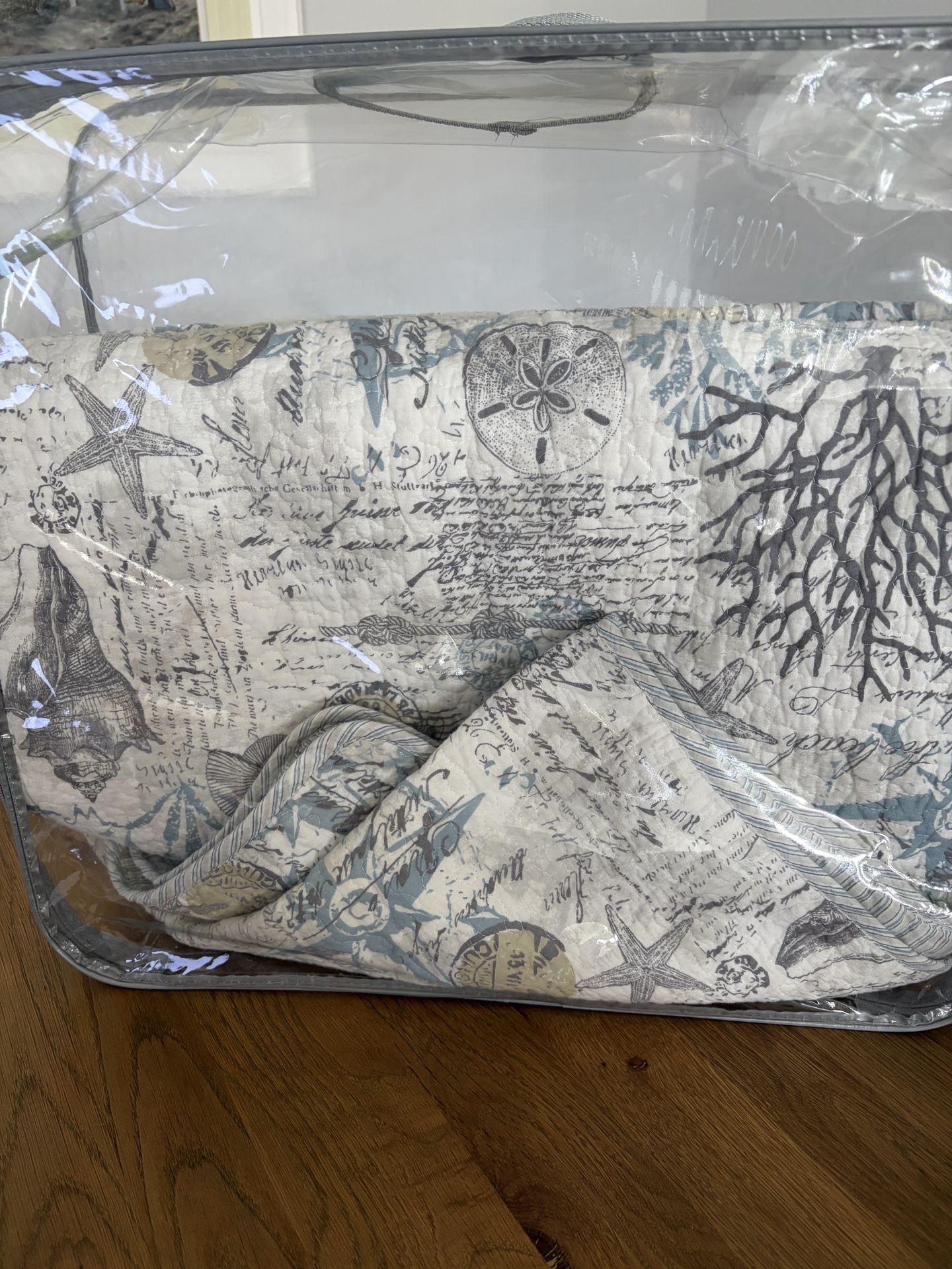 Tommy Bahama Twin Reversible Quilt And Sham