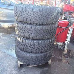 275 70 18 GoodYear Wrangler Set of 4 Used Very Clean Condition