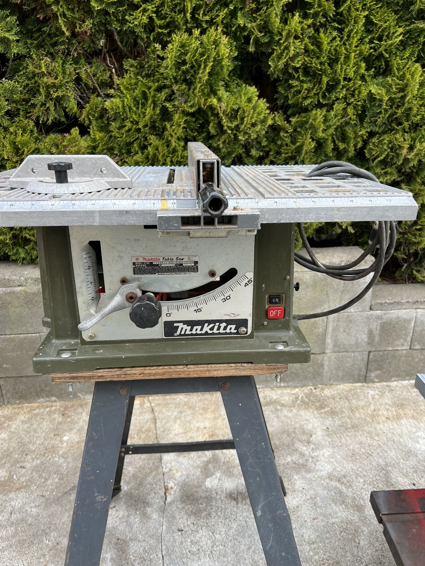 Vintage Makita 2708 Table Saw 8.25 in Blade, 115V 4500 RPM With Fence