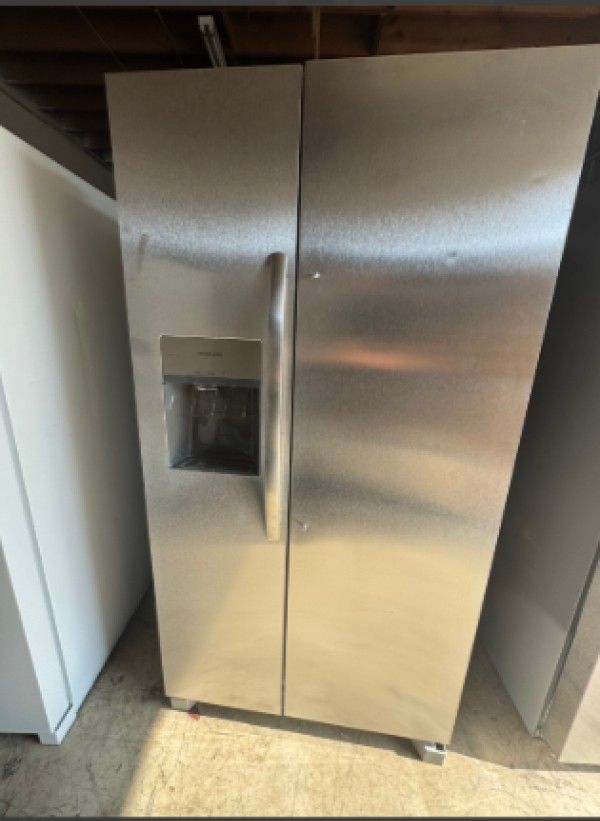 Refrigerator Frigidaire open box