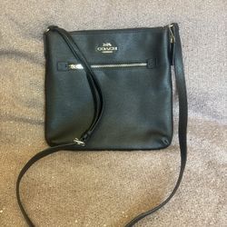 coach Cross body Purse &  Free Candle  W/crossbody Purchase 