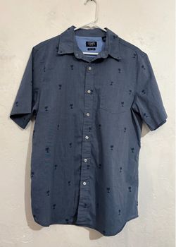 Chaps  Mens Short Sleeve Button  Down Easy Care Shirt Palm Tree Print Medium