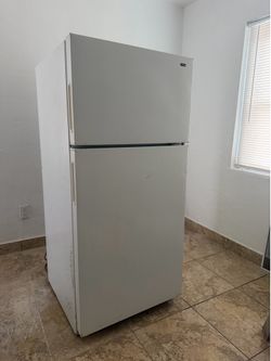 White Top-Freezer Refrigerator
