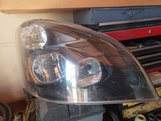 Freightliner cascadia right headlight