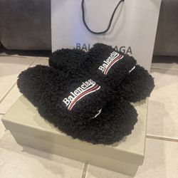 balenciaga furry slides 