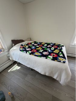 Full size mattress and metal bed gram
