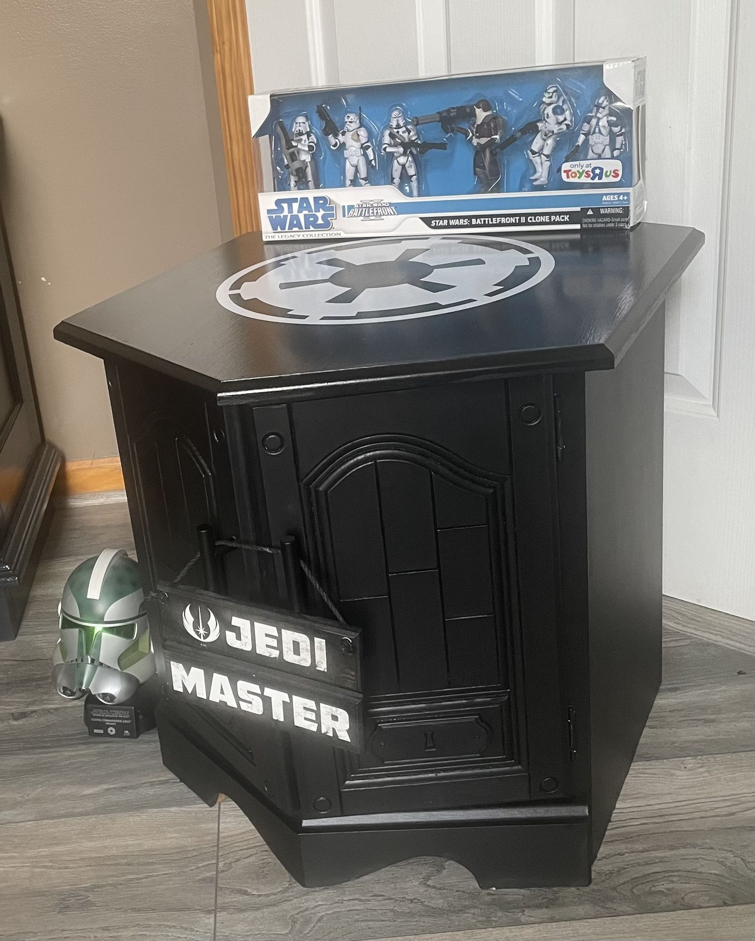 1 Nightstands Or End Tables (starwars Fans)