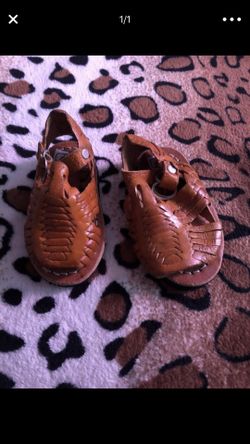 Baby shoes size 1c 10$