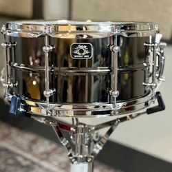 Ludwig Universal Brass Snare Drum - 7 inches x 13 inches, Polished
