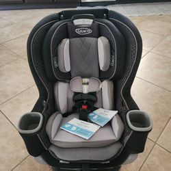 Graco
Graco Extend2Fit Platinum Convertible Car Seat - Hurley