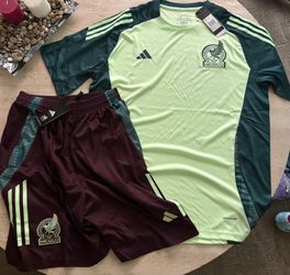 Adidas Mexico 2026 World Cup training suit jersey and shorts size 2XL