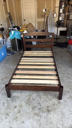 Twin size bed frame￼