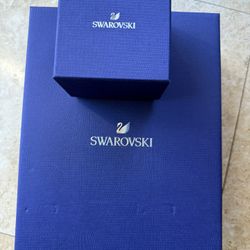 NEW, Swarovski Cristal Champagne Flutes And Swarovski Candle Holder. 