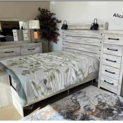 Cambeck Queen Panel Bed With Mirrored Dresser, Chest And 2 Nightstands