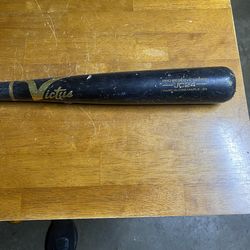 Victus  wood bat 33” maple