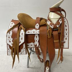 Nueva Montura Charra De Cuero Con Vistas Y Cantinas Cuadradas 