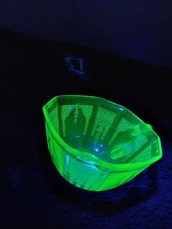 Uranium Octagon Cup With Asain Style Design 