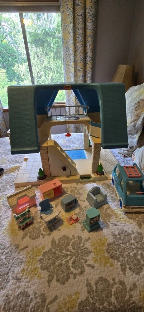 Vintage Little Tikes Dollhouse