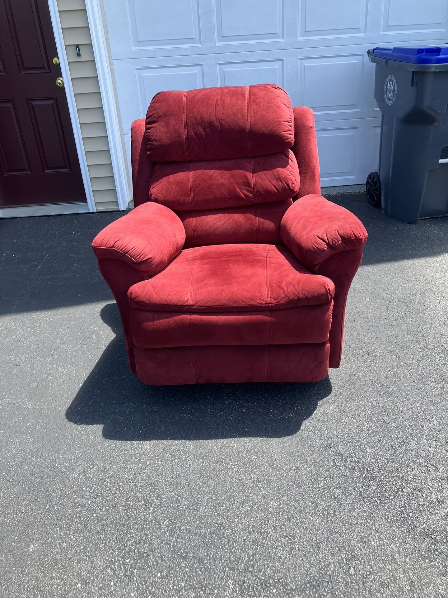 Red Swivel Rocker Recliner Make A Reasonable Offer This Chair Is Soooo Comfortable