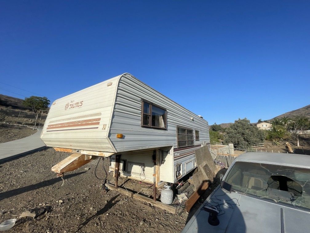 Trailer RV Mobile Home 197O Taurus