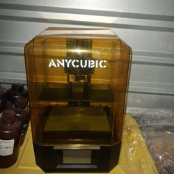 ANYCUBIC 12K 3D printer Lightly Used Comes With 6 New Bottles Of Resin 