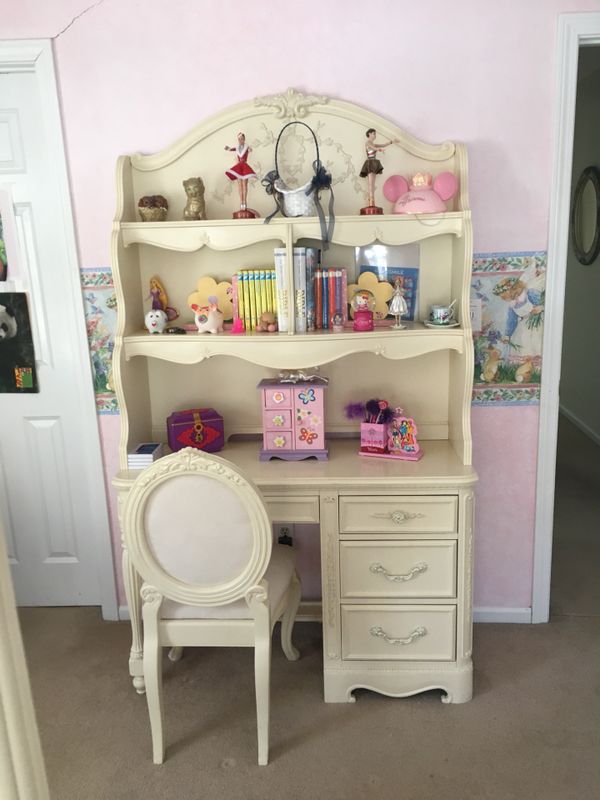Jessica Mcclintock Romance Desk Canopy Bed Chair For In Jessica Mcclintock Romance Desk Canopy Bed Chair For In Stamford Ct Offerup