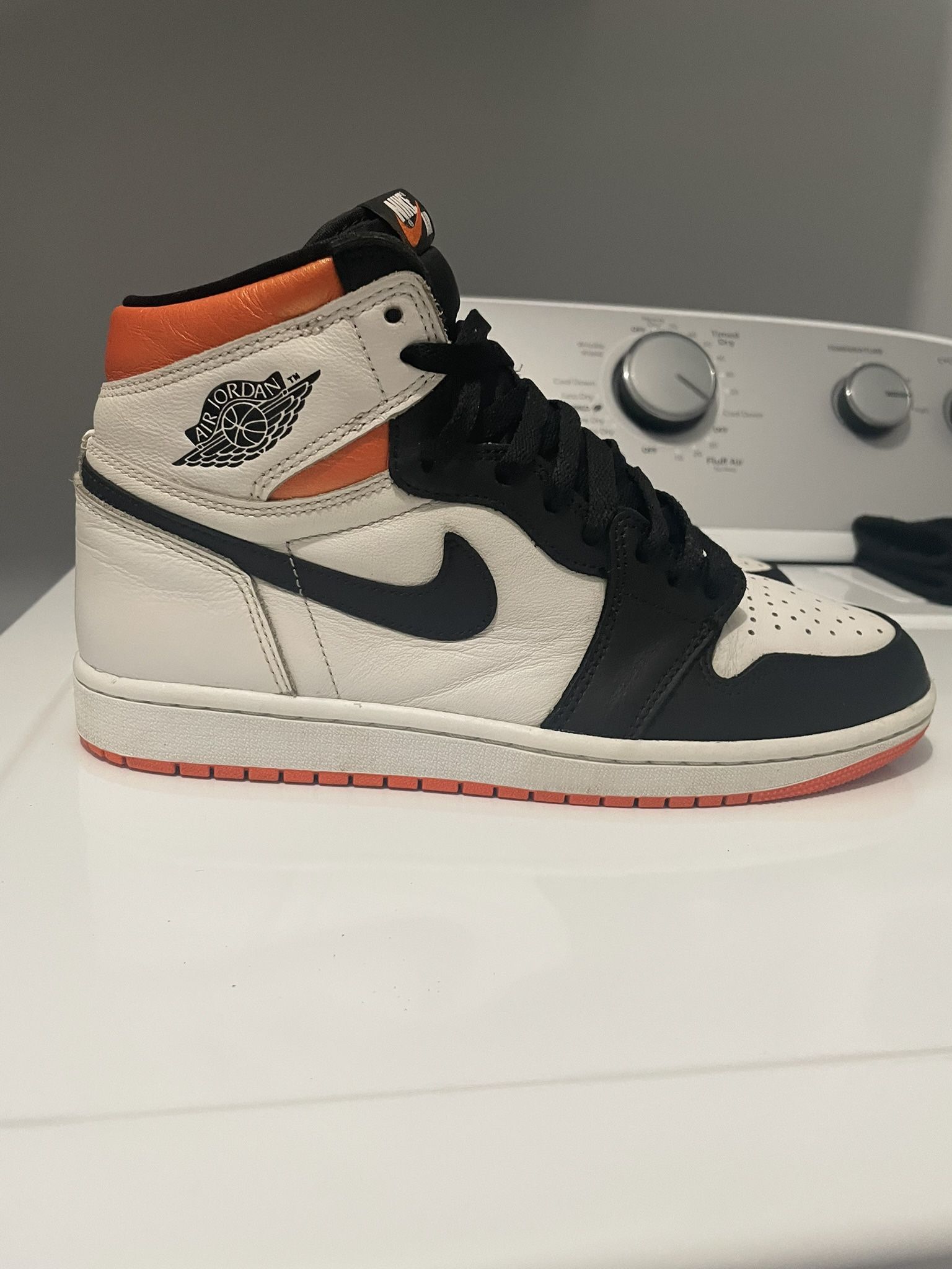 Jordan 1 High Electro Orange Size 8.5