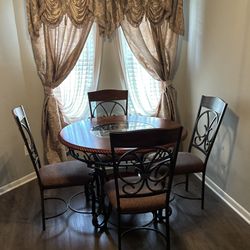 Round Mahogany-Wood Dining Room Table with Glass Centerpiece + 4 Chairs