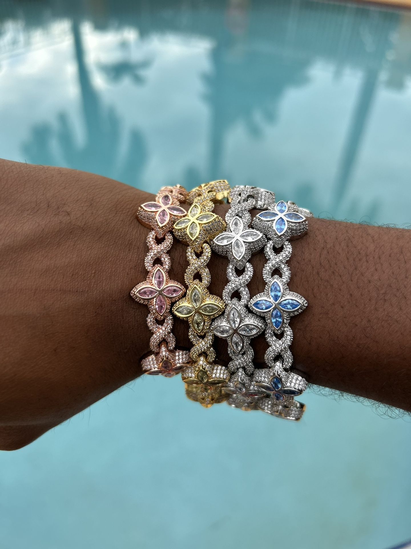 Flower 4 Leaf Clover Iced Out Diamonds Premium Quality Bracelet Rose Gold Gold Pink Silver Blue