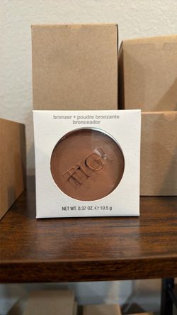 TIGI Bronzer Powder 0.37 oz