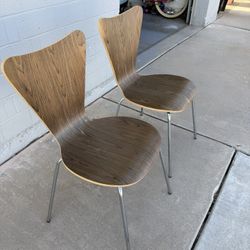 Mid Century Modern Style Chairs 