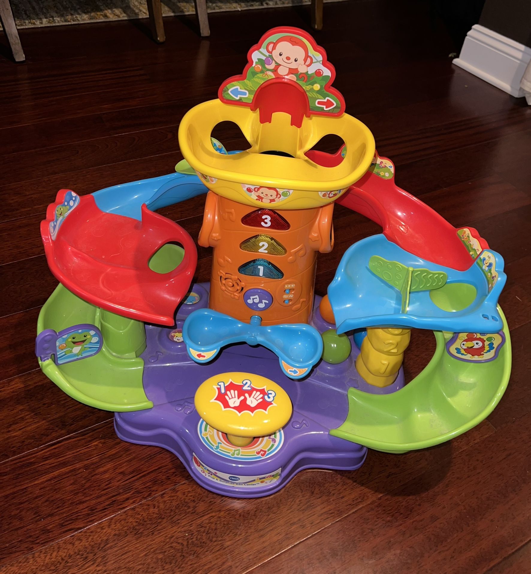 VTech Pop-a-Balls Pop and Surprise Ball Center