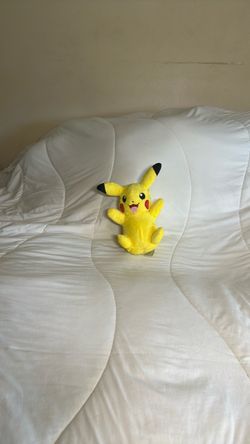 Pikachu Pokémon Plush Stuffed Toy
