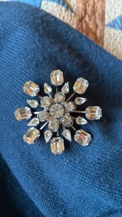Vintage Crystal Rhinestone Starburst Brooch Pin