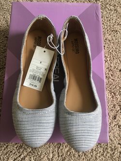 Brand new flats - size 6