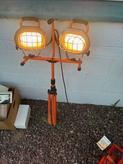 HDX Dual Head Work Light on Tripod Stand