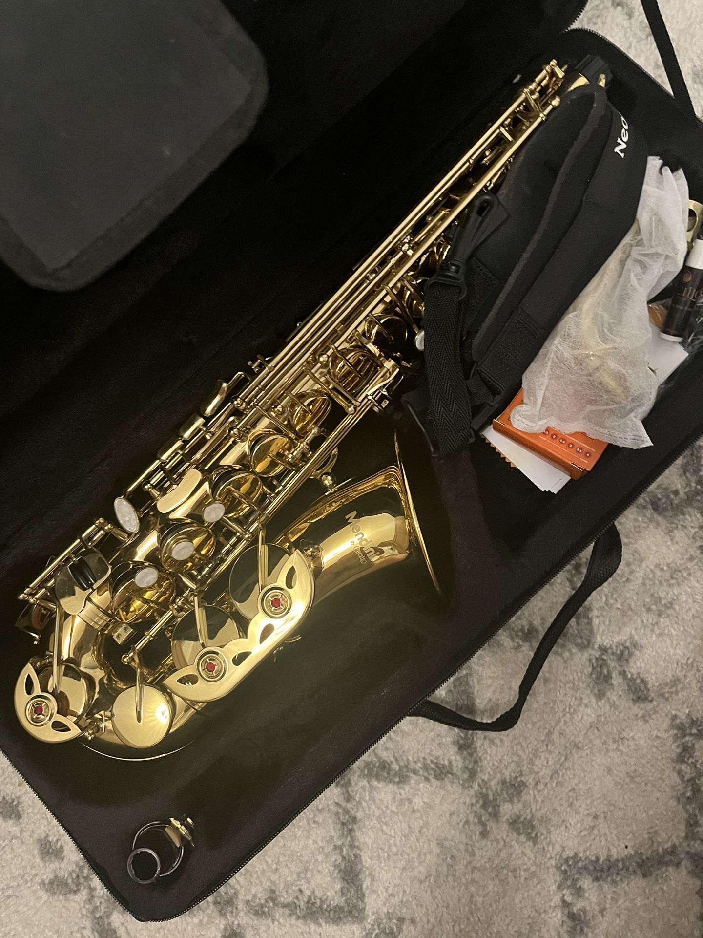 Saxophone $400