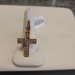 10k Gold Diamond Pendant 11.9 Grams If You Are Interested Ask For Maribel Thank You 😊 