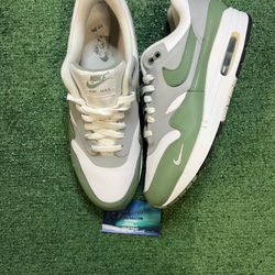 Nike air max 1 spiral sage size 10men/11.5women