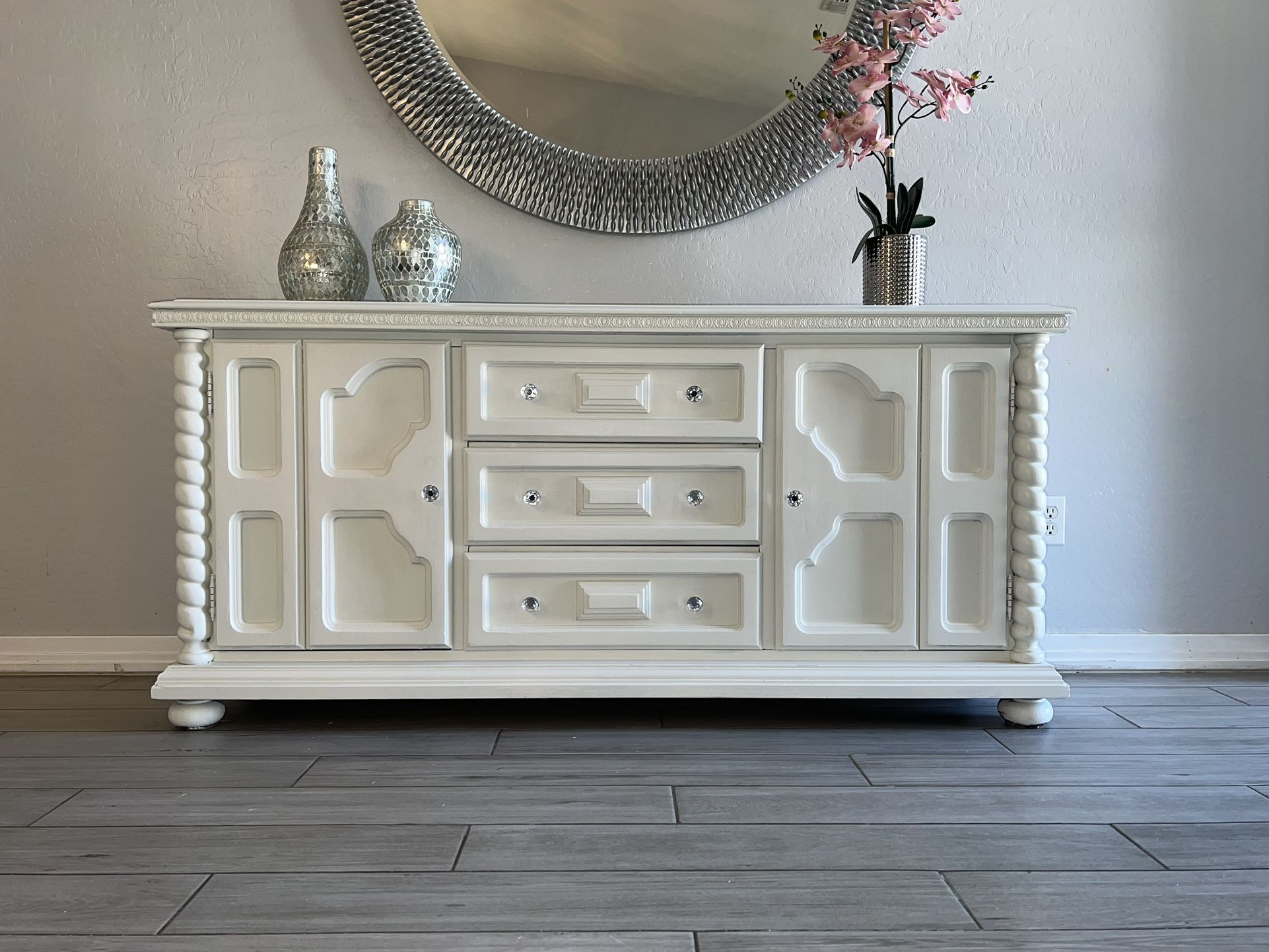 Beautiful Pearl White Credenza  / Buffer Server / Entertainment Center  / TV Console / Sideboard / Dresser / Entry Table 