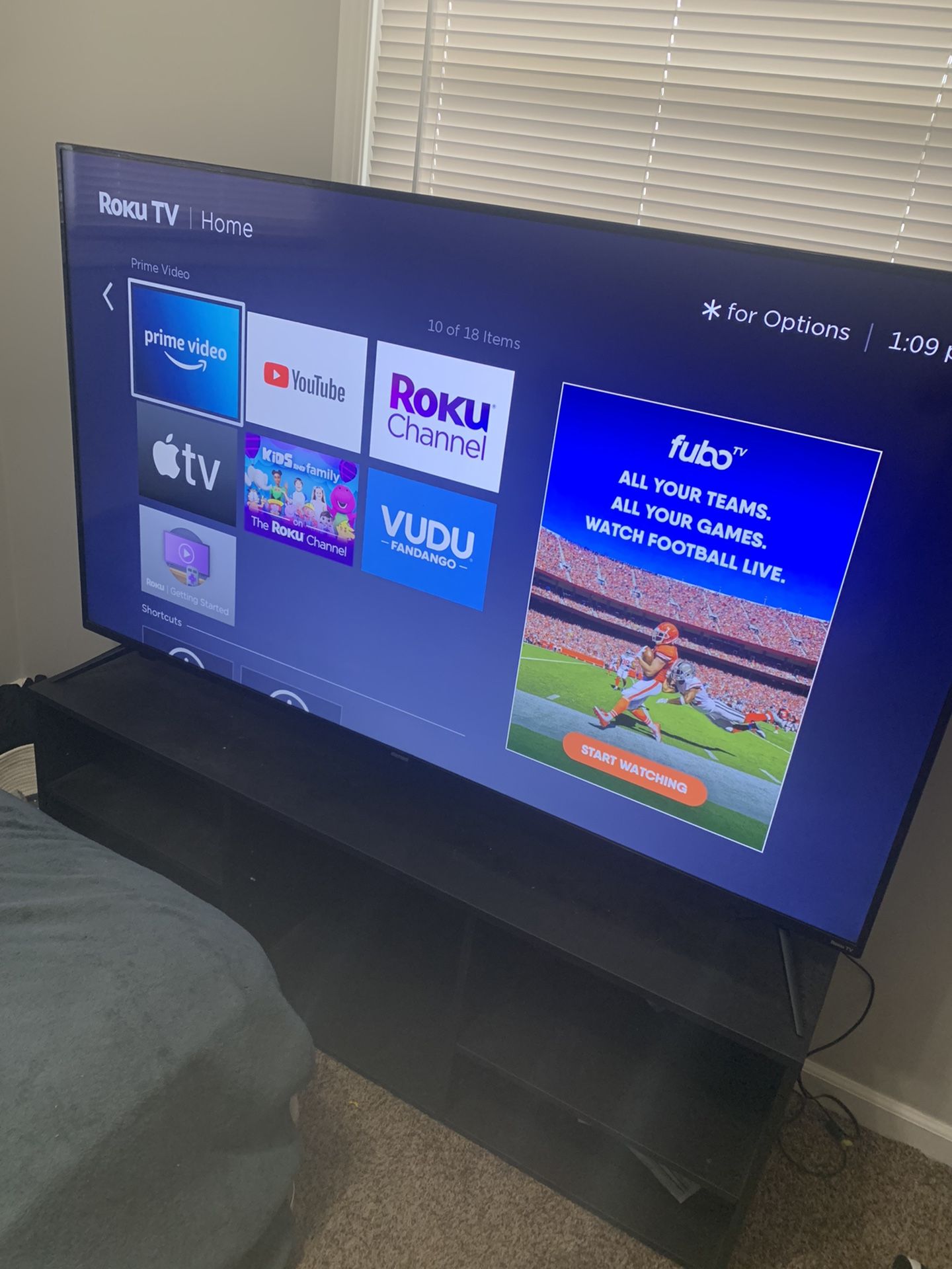 70inch Comes With Tv Stand.