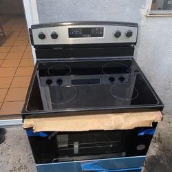 BRAND NEW Electric Stove 