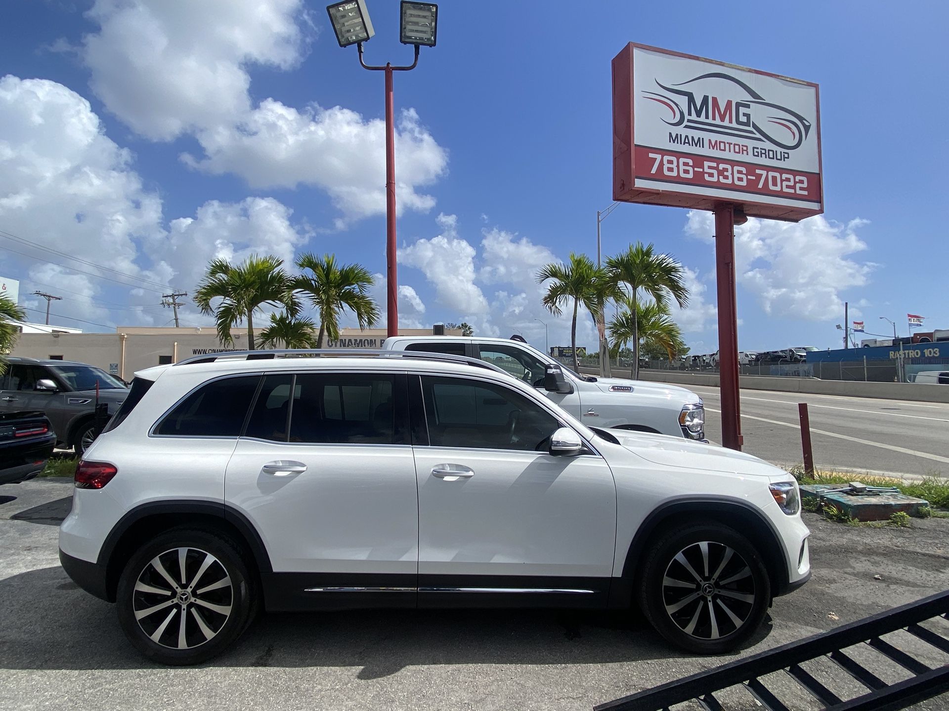 2022 MERCEDES GLB250 4MATIC !!