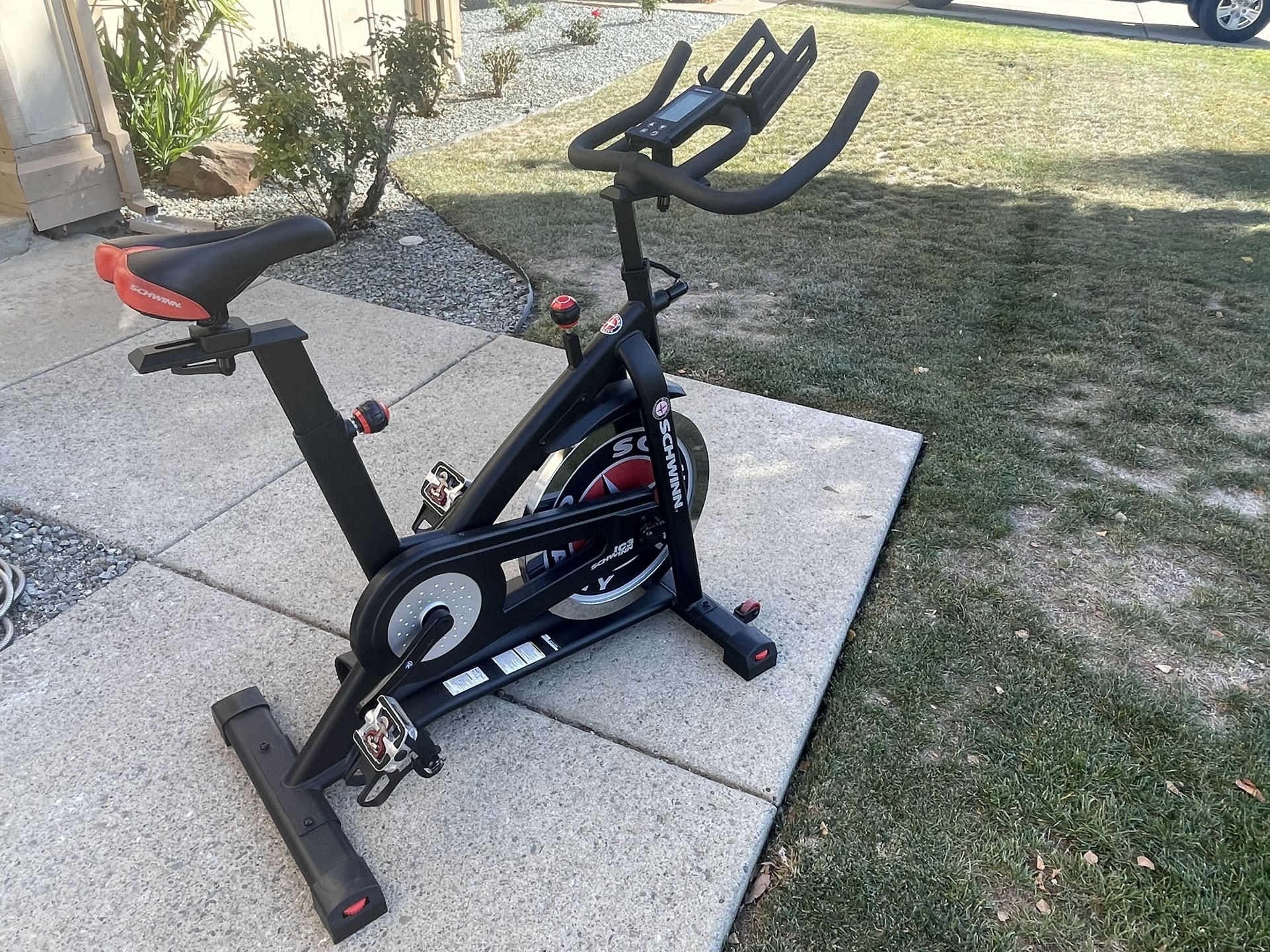 Schwinn IC3 Indoor Exercise Bike, Includes Mat