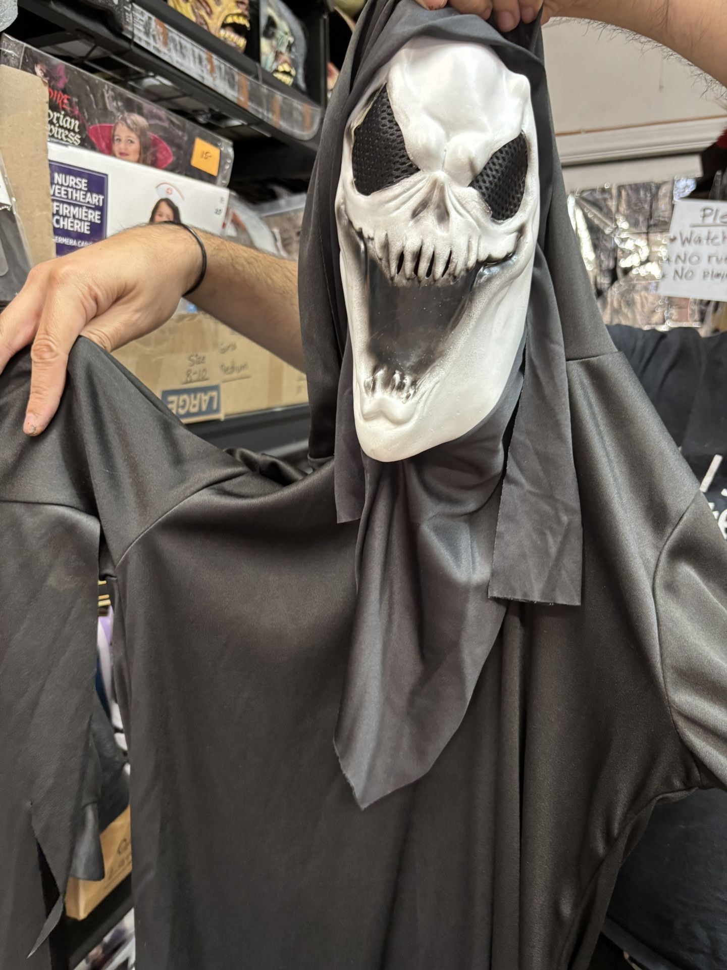New, Viper Scream Kids Costume Size 6-8 Comes With Mask, Robe, Gloves, Prop Knife and Fake Blood. 