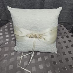 Davids Bridal LACE Elegance Ring Pillow 8" White