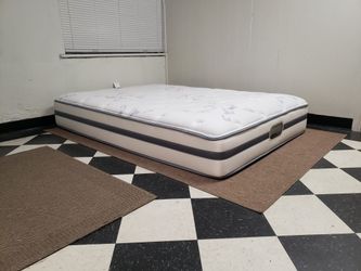 Full size mattress - can DELIVER almost anywhere for $20 extra - gently used and in LIKE NEW condition 😍