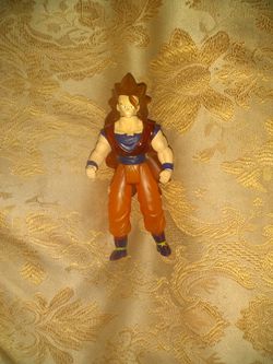 Super Saiyan 3 Goku figure