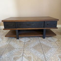 Expandable Wood Coffee Table 